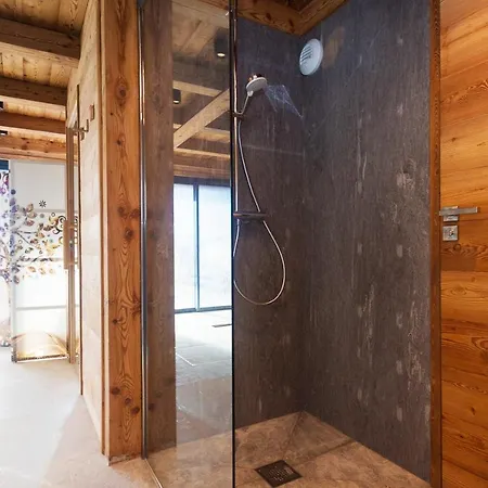 Le 1700 Apartment