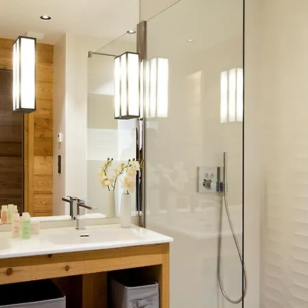 Le 1700 Apartment *
